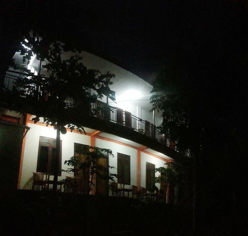 The Teuz B&B Labuan Bajo Eksteriør billede
